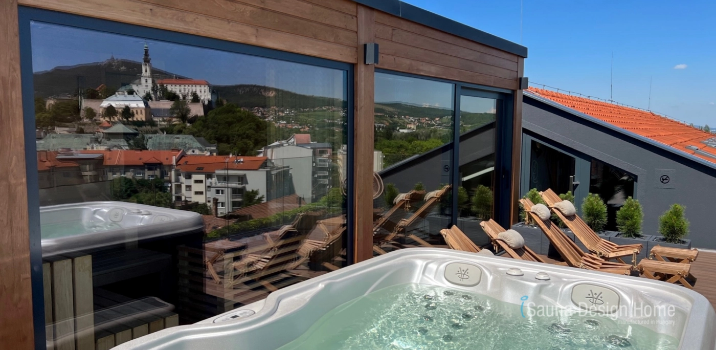 záhradná sauna a vírivka