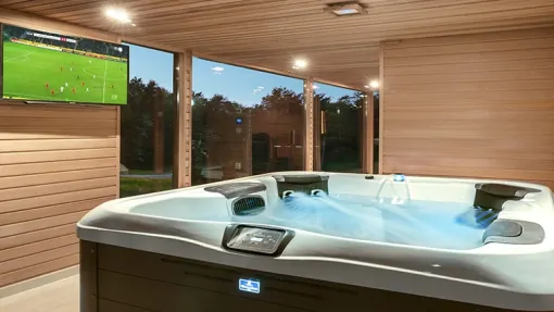 Prémiová jacuzzi pre 4 osoby Prémiová jacuzzi pre 4 osoby