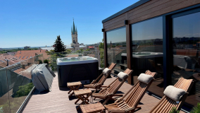 Prémiová panorama terasa so saunovým domom
