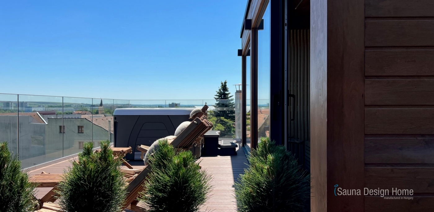 Prémiová panorama terasa so saunovým domom
