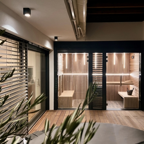 Vstavaná vonkajšia sauna prispôsobená individuálnym potrebám